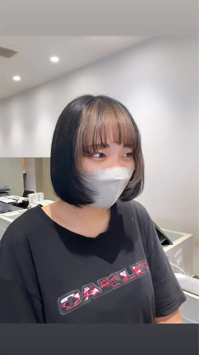 ショート カラー ミストバング フェイスフレーミング 顔まわりレイヤー レイヤーカット サキ🤍ハイトーン 🪩レイヤーカットのヘアスタイル