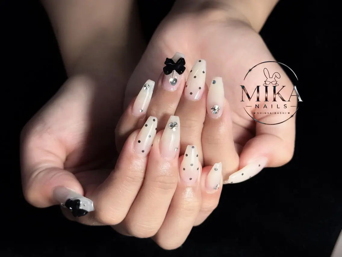 ネイル ガーリー キラキラネイル 韓国ネイル ロングネイル シンプルネイル ハンドネイル 🦊Genie🦊 Mika Nailsのネイルデザイン