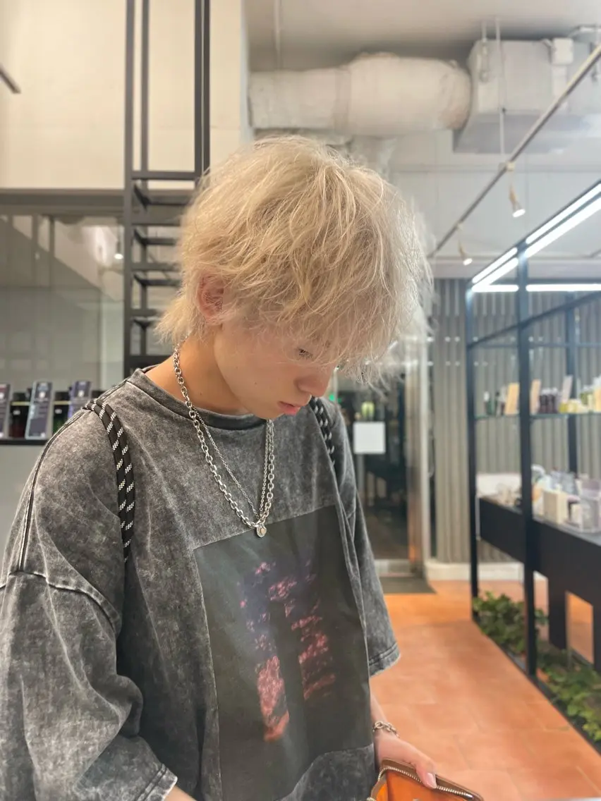 ショート メンズ ⭐️韓国ブリーチ 顔周りカット⭐️のヘアスタイル