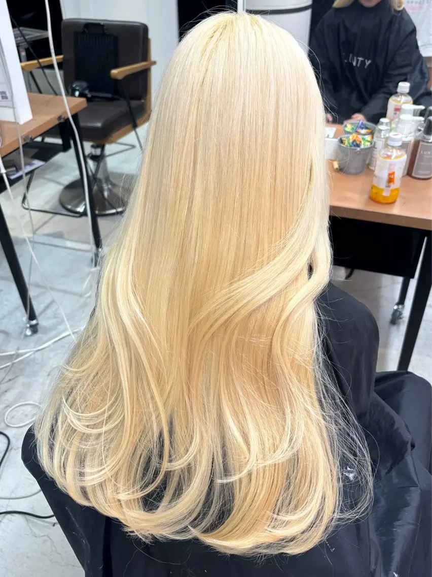 カラー ブリーチ 抜きっぱなしブロンド ブロンド ヘアカラー トリートメント 韓国・網紅style 🦋HONOKA🦋のヘアスタイル