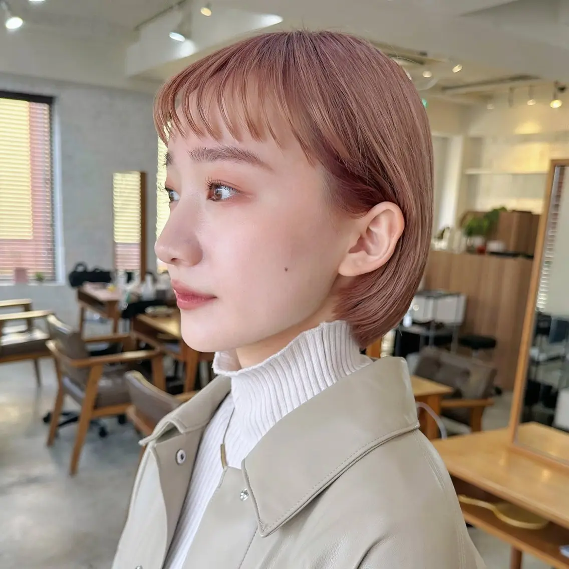 ショート カラー ベージュカラー ピンクカラー ピンクベージュ ヘアカラー ❤️アヤカ レイヤーカット❤️のヘアスタイル