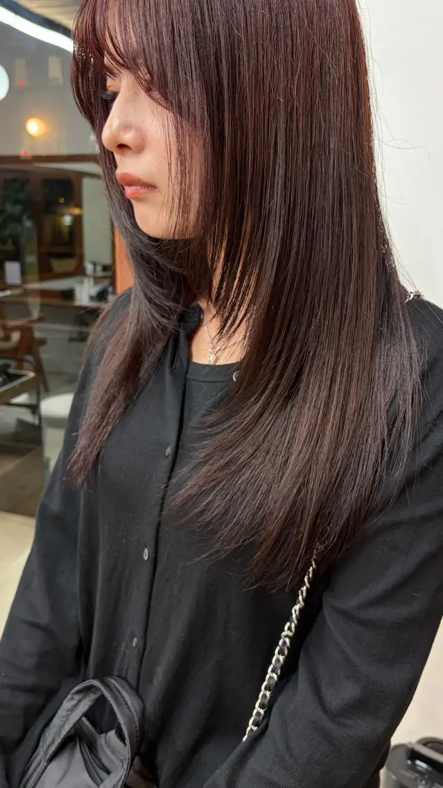 ロング カラー カシス レイヤーカット カット ヘアカラー 杉本 涼音のヘアスタイル