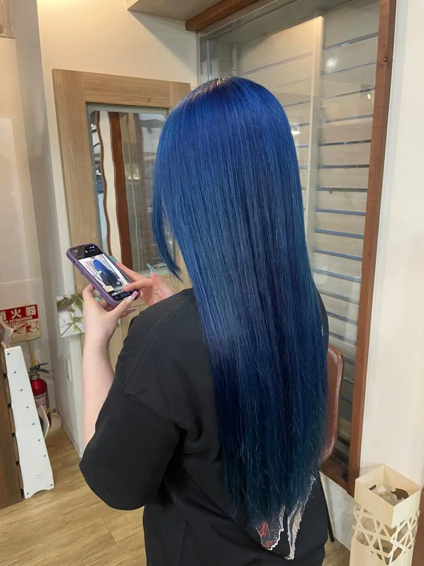 ロング カラー ブルーカラー Life Nagiのヘアスタイル