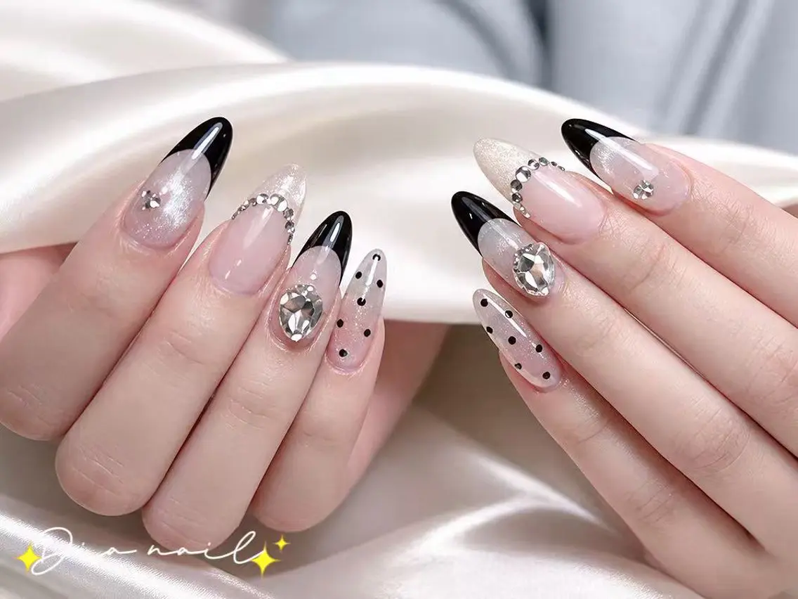 ネイル チークネイル ジェルネイル グラデーション マグネットネイル ニュアンスネイル Di'a nail ネイルサロンのネイルデザイン