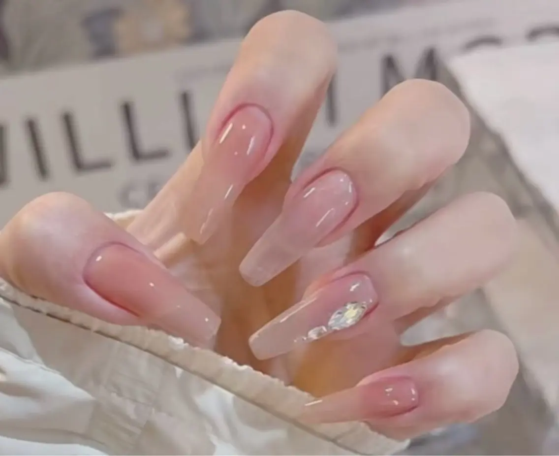 ネイル チークネイル 長さ出し フラワーネイル フレンチネイル ガーリー SunNail池袋駅 ワンホンネイルのネイルデザイン
