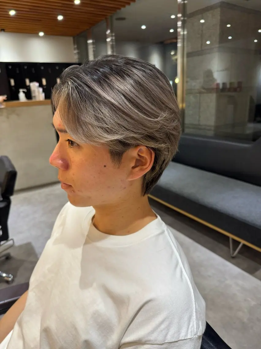 ミディアム メンズ メンズバレイヤージュ メンズブリーチ メンズハイライト ハイライト レイヤーカット カット ヘアカラー サロンドミルク 原宿のヘアスタイル