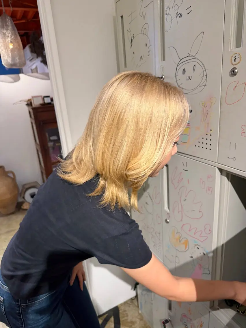カラー 安谷 彩香のヘアスタイル