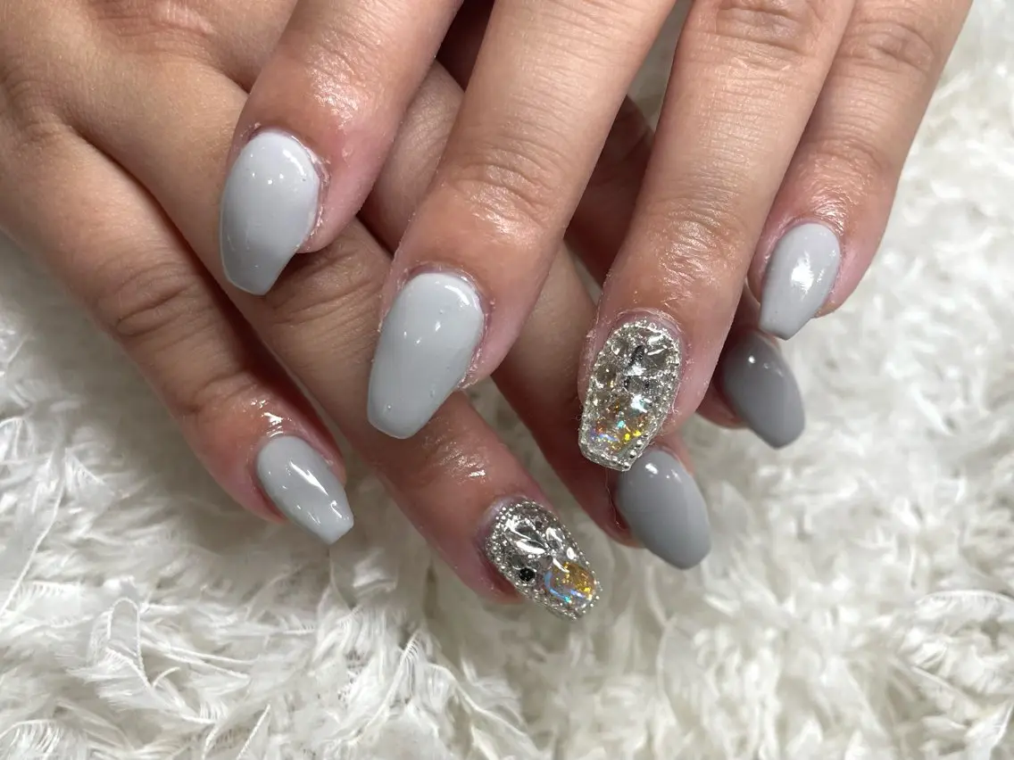 【オフあり】リボン🎀、ストーン埋め尽くし💎ビジューネイルの写真