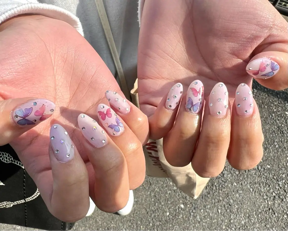 ネイル グラデーション パープル 春ネイル ホワイト ハンドネイル CHARME 🤎〔RINA〕のネイルデザイン