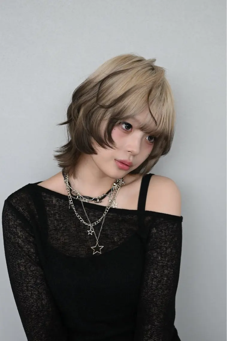 ミディアム カラー ウルフカット 沖田 朱峰のヘアスタイル