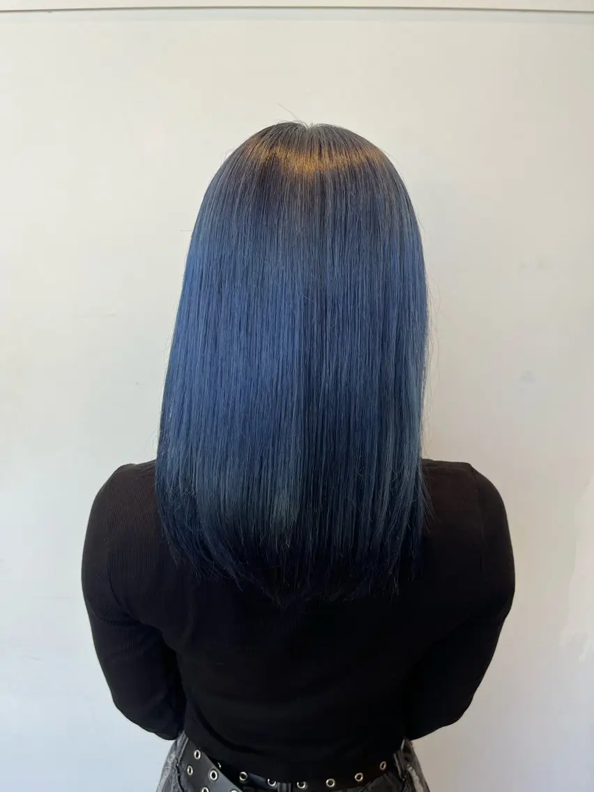 カラー ベージュカラー ブリーチ ブルーカラー グラデーションカラー 山内 楓のヘアスタイル