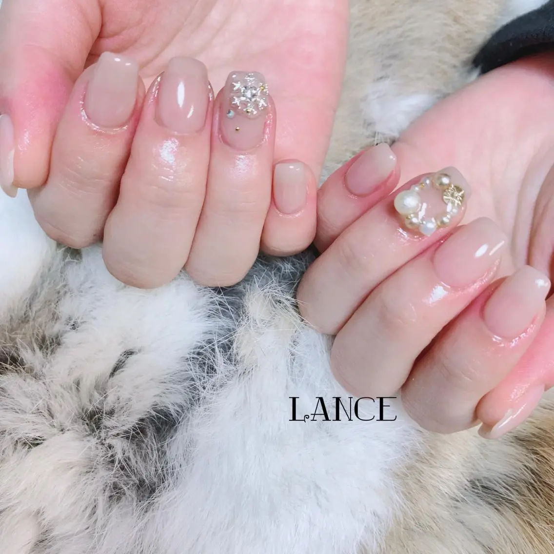 ミディアム ネイル クリスマス オーロラネイル フレンチネイル ワンホンネイル 冬ネイル ハンドネイル Lance nailのネイルデザイン
