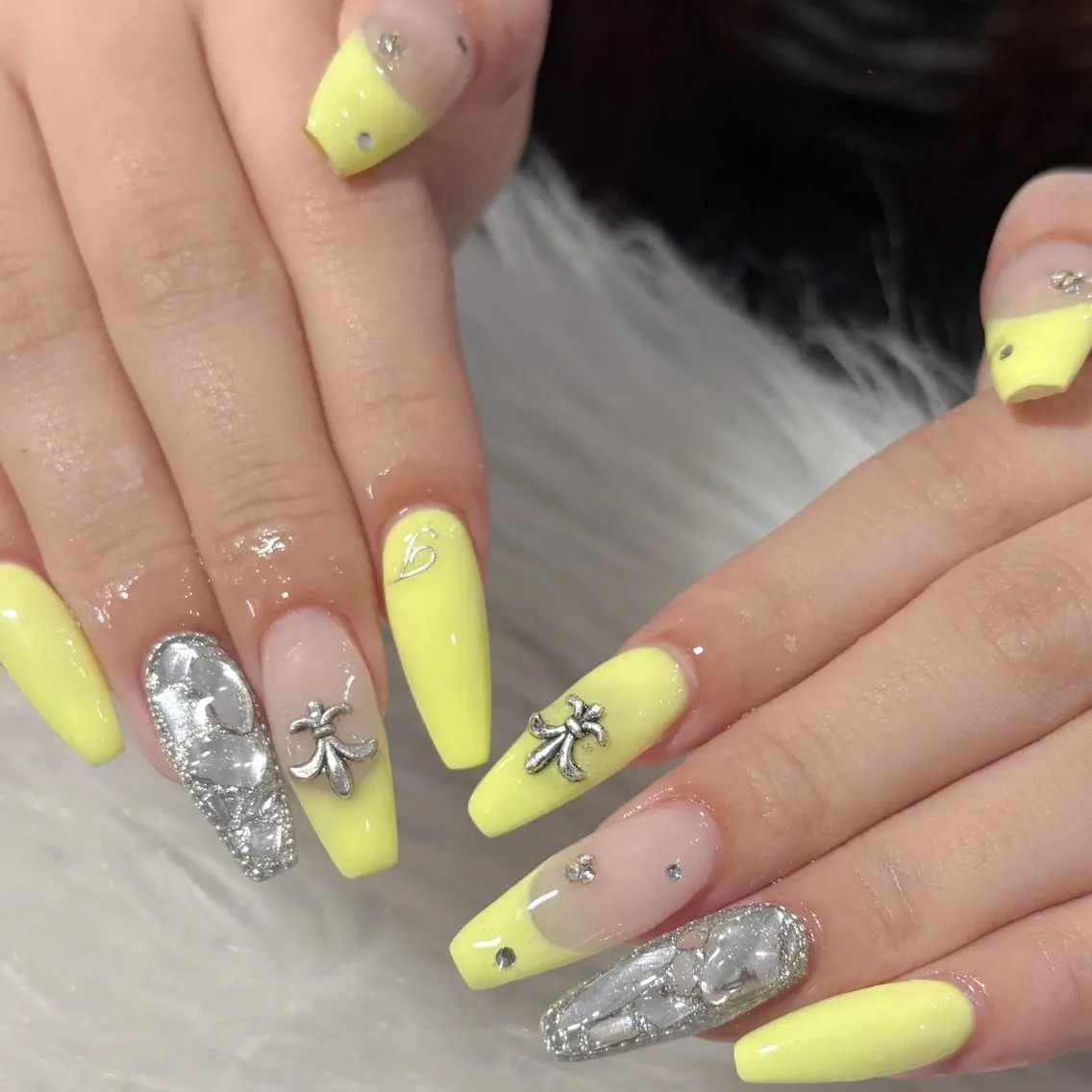 ネイル ハンドネイル LAVISH manaのネイルデザイン