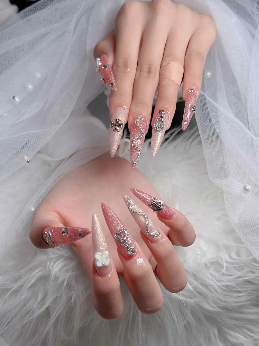 ネイル アートネイル ボルドー フレンチネイル ジェルネイル 氷ネイル・うるうるネイル ハンドネイル Julie NailSalonのネイルデザイン