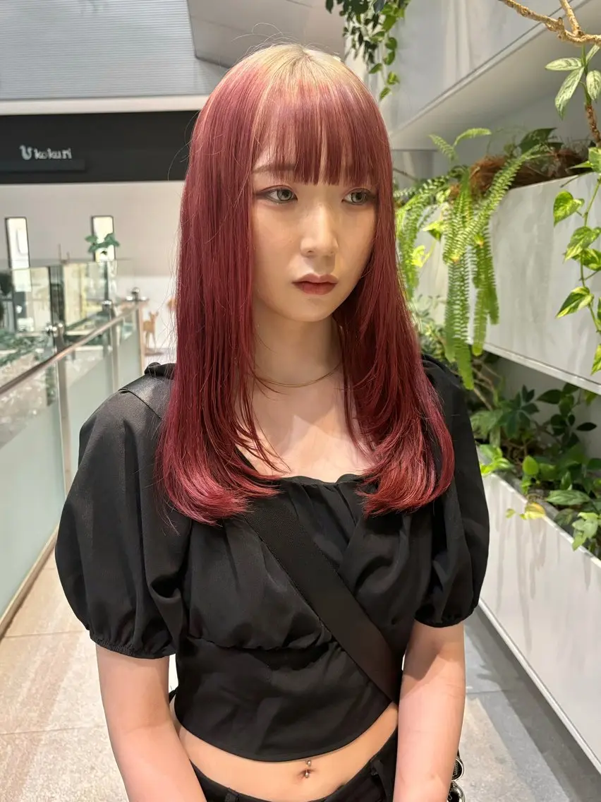 ロング カラー ベージュカラー レッドカラー ホワイトベージュ レイヤーカット くさかみさき🌼暖色 /耳つぼ/オタク🌼のヘアスタイル