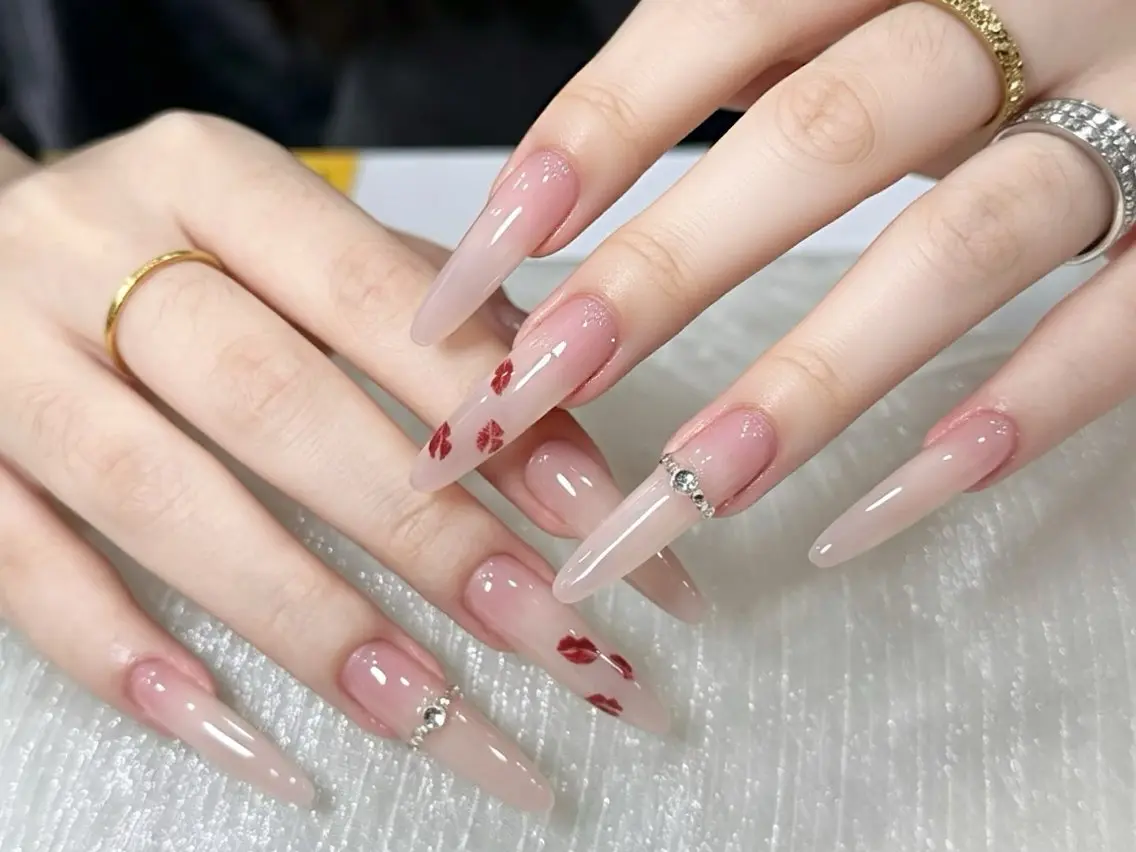 メンズ ネイル メンズ韓国風 オーロラネイル チークネイル 長さ出し フレンチネイル ハンドネイル ハンドケア NEW NAIL 池袋🔥🧲のネイルデザイン