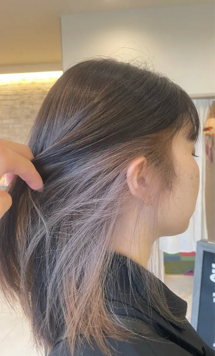 カラー ベージュカラー イヤリングカラー ミルクティーベージュ GRANDEUR natsukiのヘアスタイル