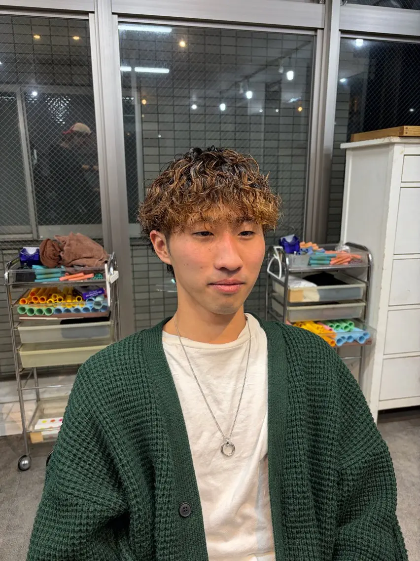 パーマ メンズ メンズパーマ 波巻きパーマ スパイラルパーマ カット パーマ フェザーパーマ原宿 fifth 凜空のヘアスタイル