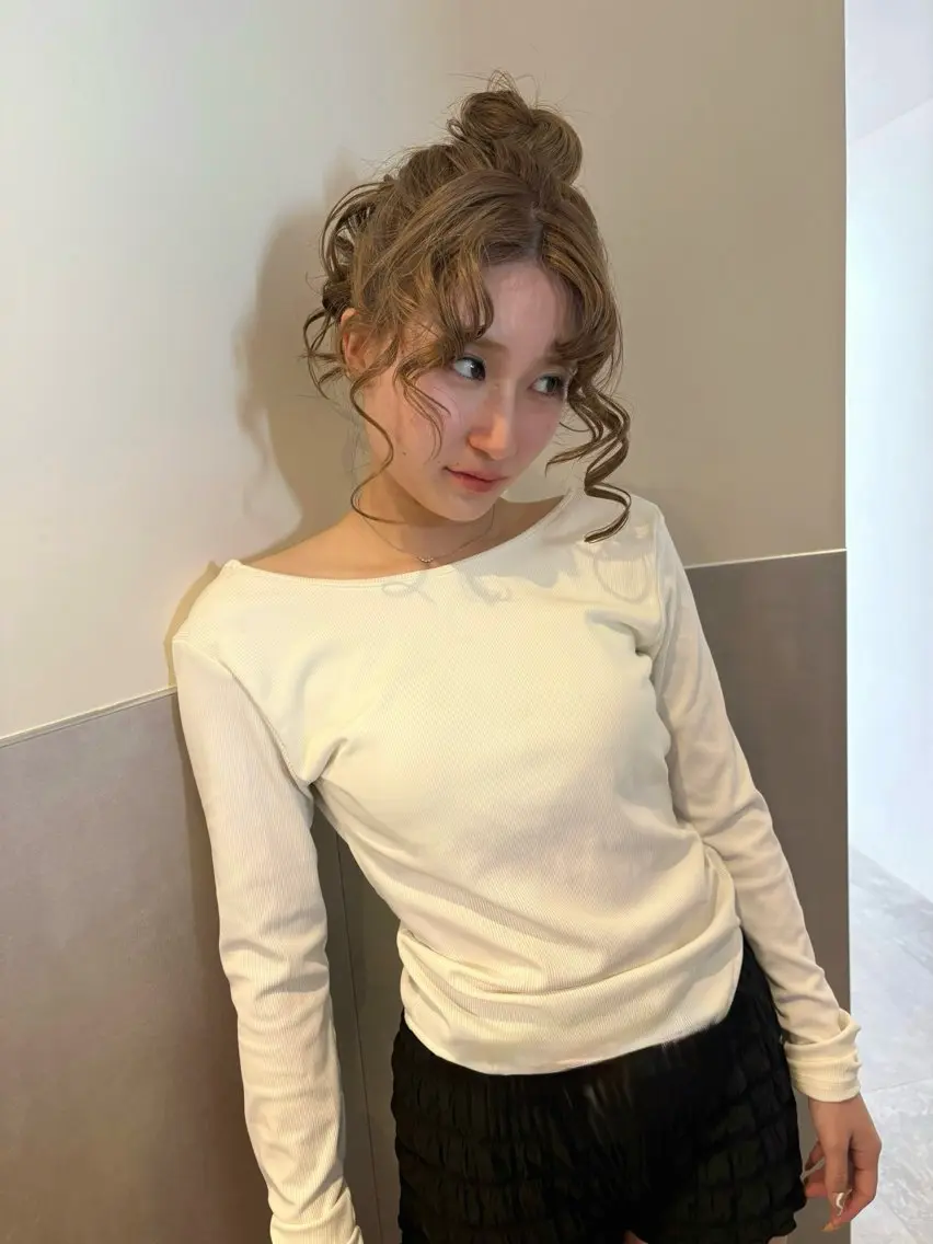 ロング カラー ベージュカラー ブリーチ ヘーゼル ハイトーンカラー ヘアカラー ユナ ボブカット /ベージュのヘアスタイル