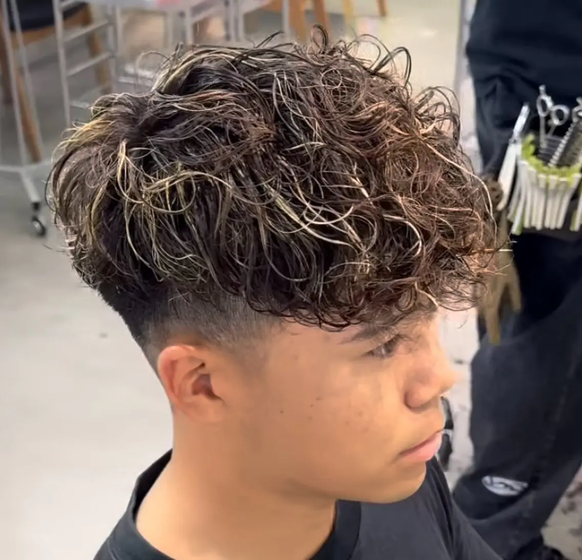 ショート カラー パーマ メンズ マッシュ メンズパーマ ツイストスパイラルパーマ 波巻きパーマ ボブ byfifth 天神 🌀moromiのヘアスタイル
