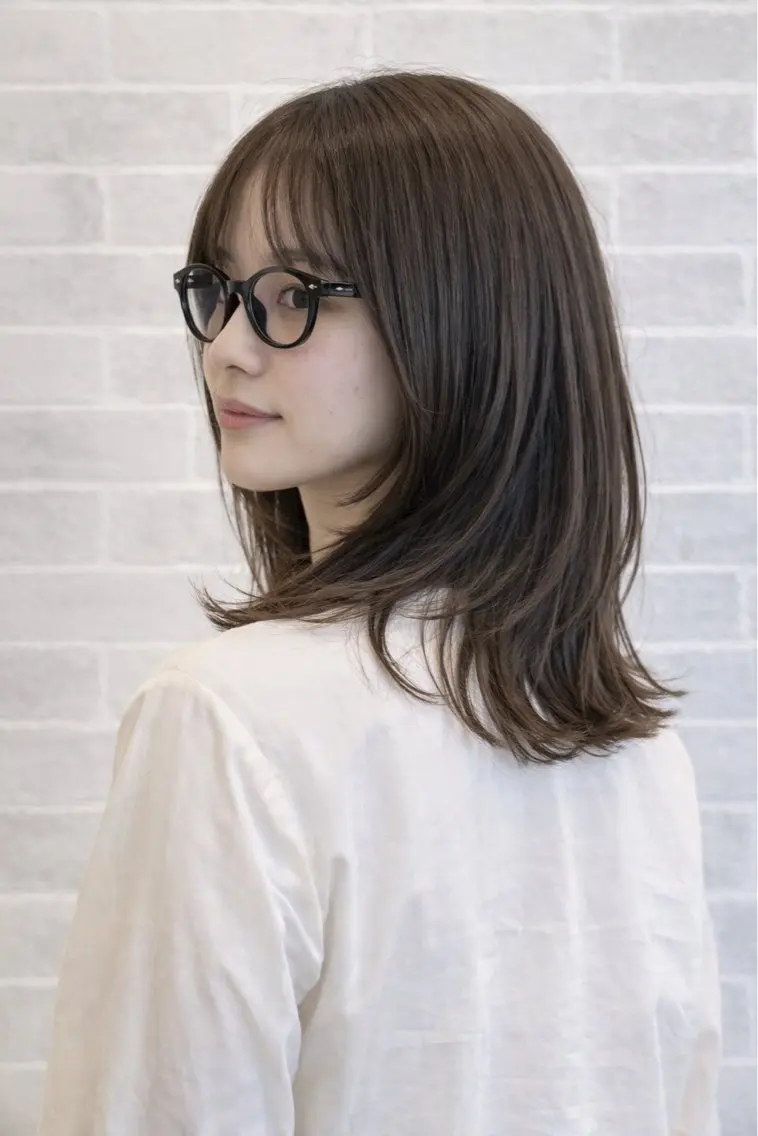 セミロング レイヤーカット 外ハネヘア カット 齋藤 智佳のヘアスタイル