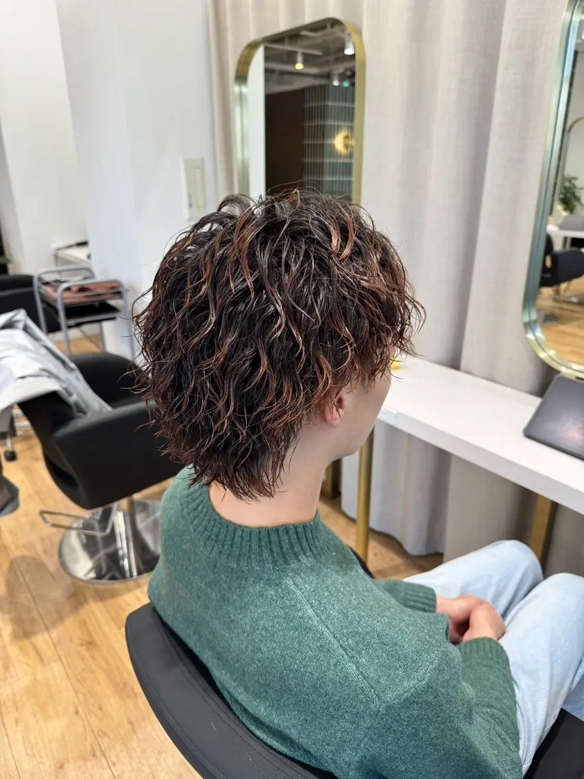 ミディアム パーマ ミディアムパーマ ツイストスパイラルパーマ スパイラルパーマ カット パーマ メンズ特化 TAKUYAのヘアスタイル
