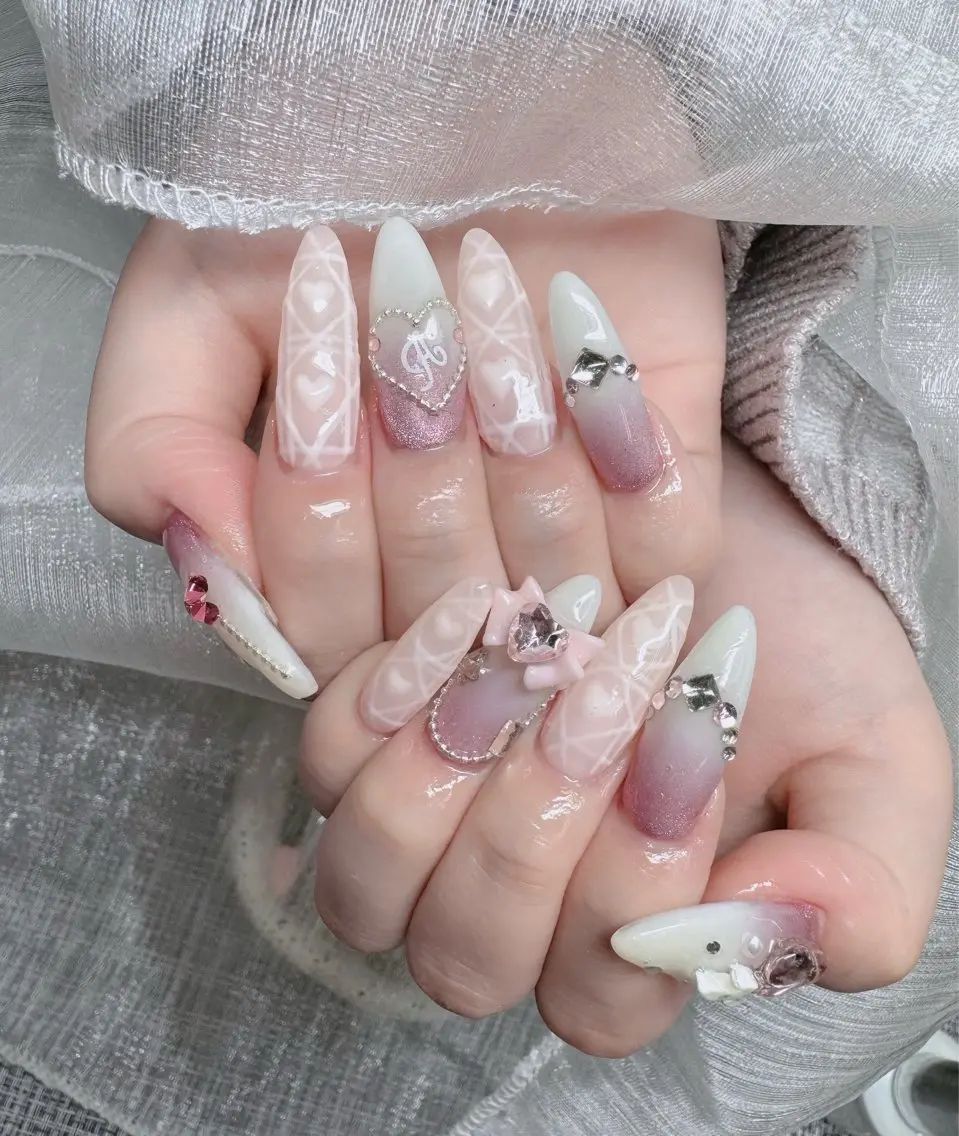 ネイル フレンチネイル ジェルネイル ガラスフレンチ ハロウィン ハート H.baby Nail Salonのネイルデザイン