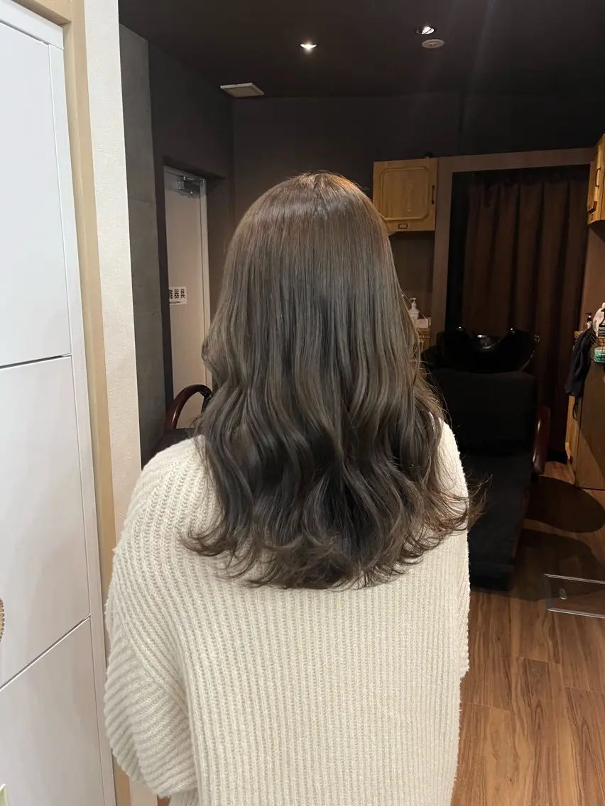 セミロング カラー ヘアカラー トリートメント 🪽髪質改善縮毛矯正 🤍MIU🤍のヘアスタイル