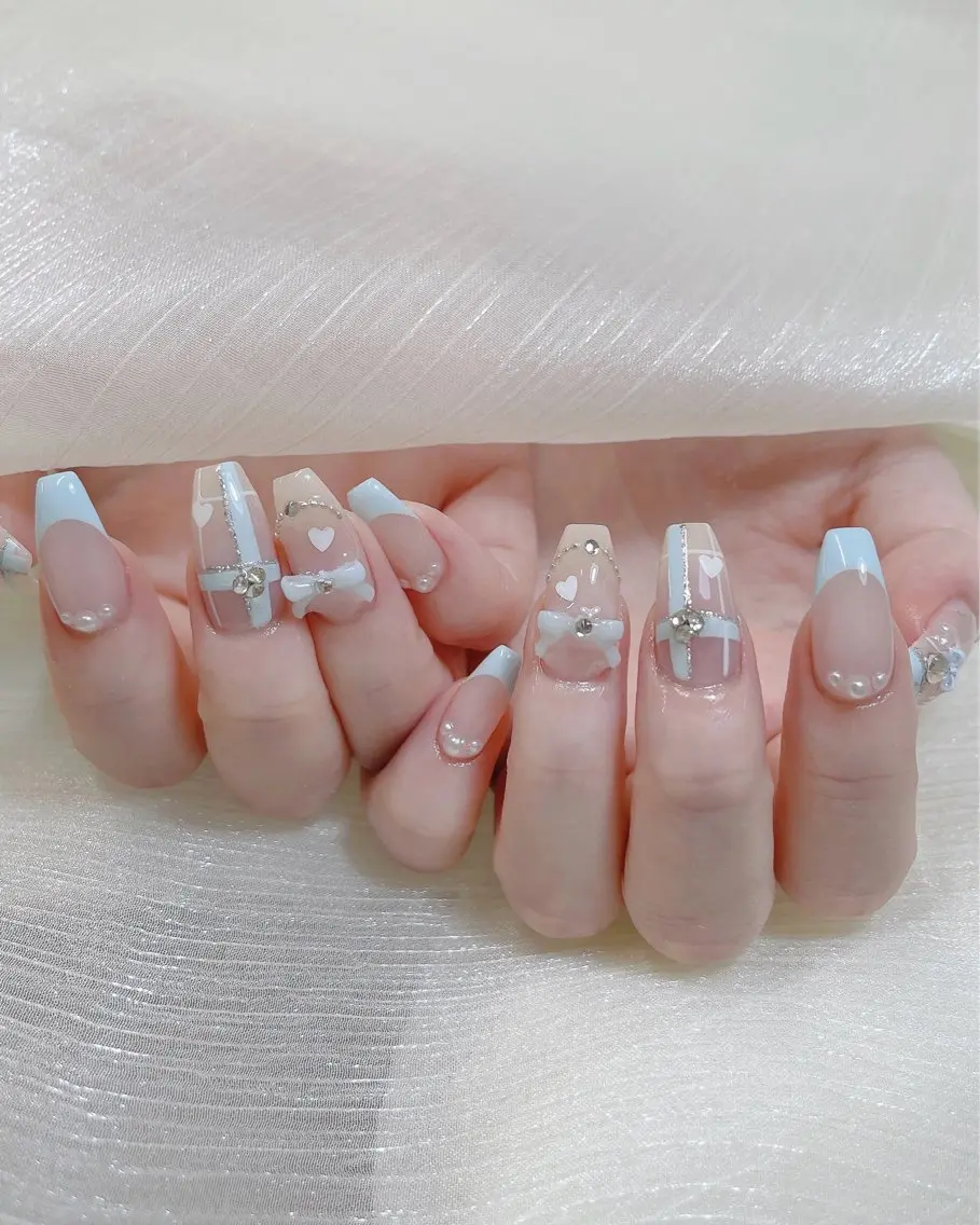 ネイル チークネイル ドット フレンチネイル キラキラネイル 韓国ネイル ハンドネイル Speraネイル 大宮店🎀のネイルデザイン