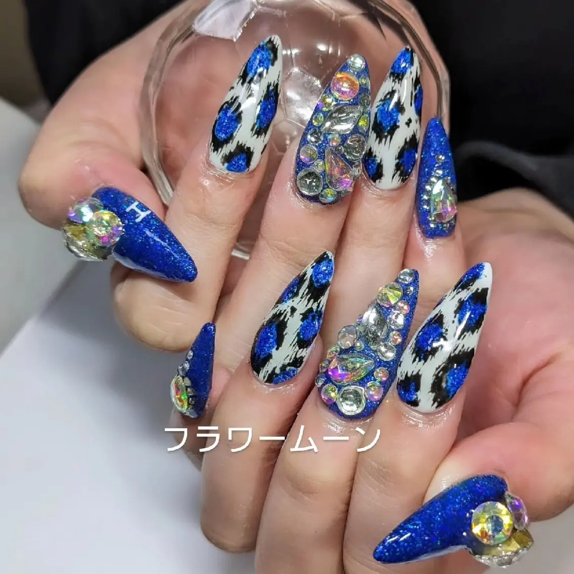 ネイル ハンドネイル ハンドケア フラワー ムーンのネイルデザイン