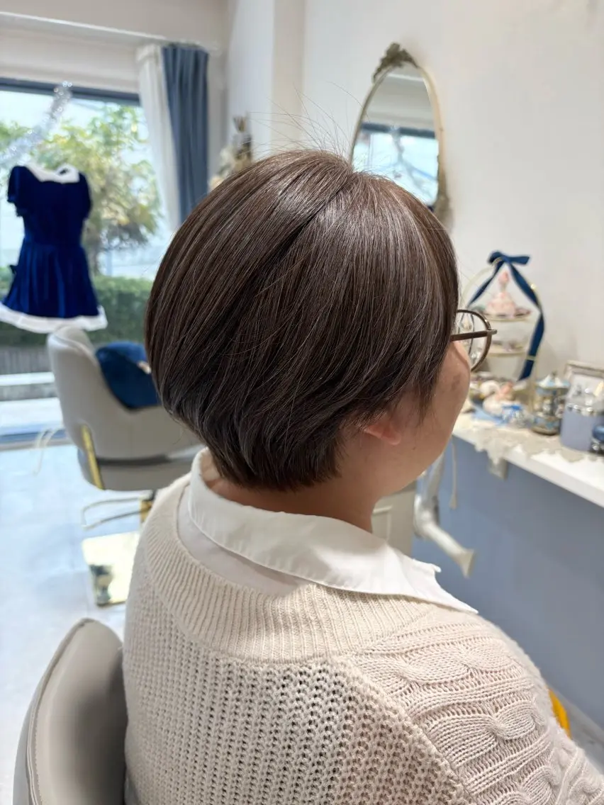 ショート カラー アッシュ ハイライトカラー シルバー ハイライト カット ヘアカラー MASUMI／ 川西能勢口LUMIAのヘアスタイル