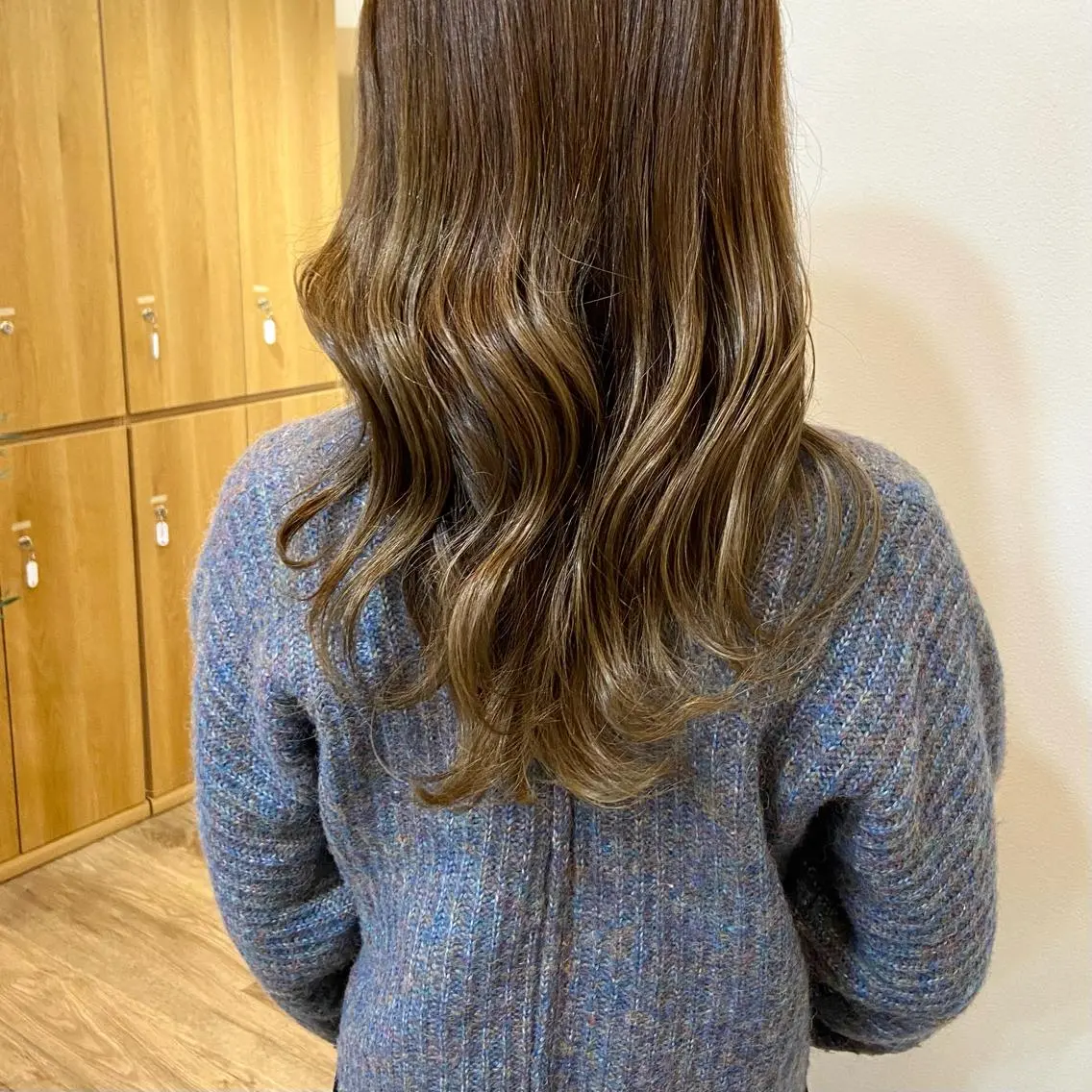 セミロング カラー ベージュカラー ブリーチ ケアブリーチ 透明感カラー ダブルカラー mai 🎀 / 梅田美容室のヘアスタイル