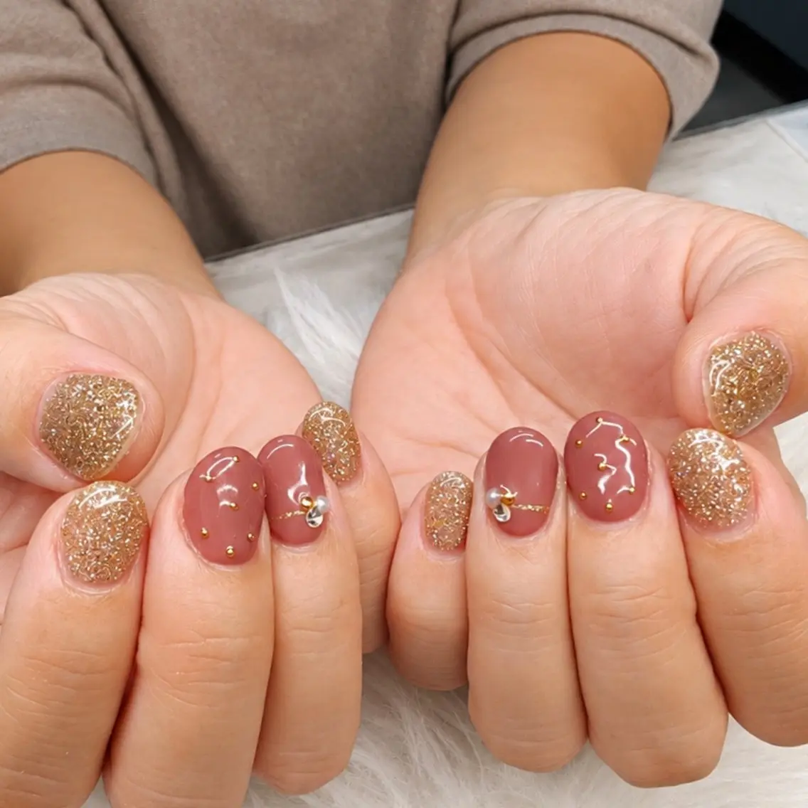 ネイル ジェルネイル ゴールド キラキラネイル ラメ(グリッター) パラジェル ハンドネイル CUREist💅 所沢駅徒歩7分のネイルデザイン