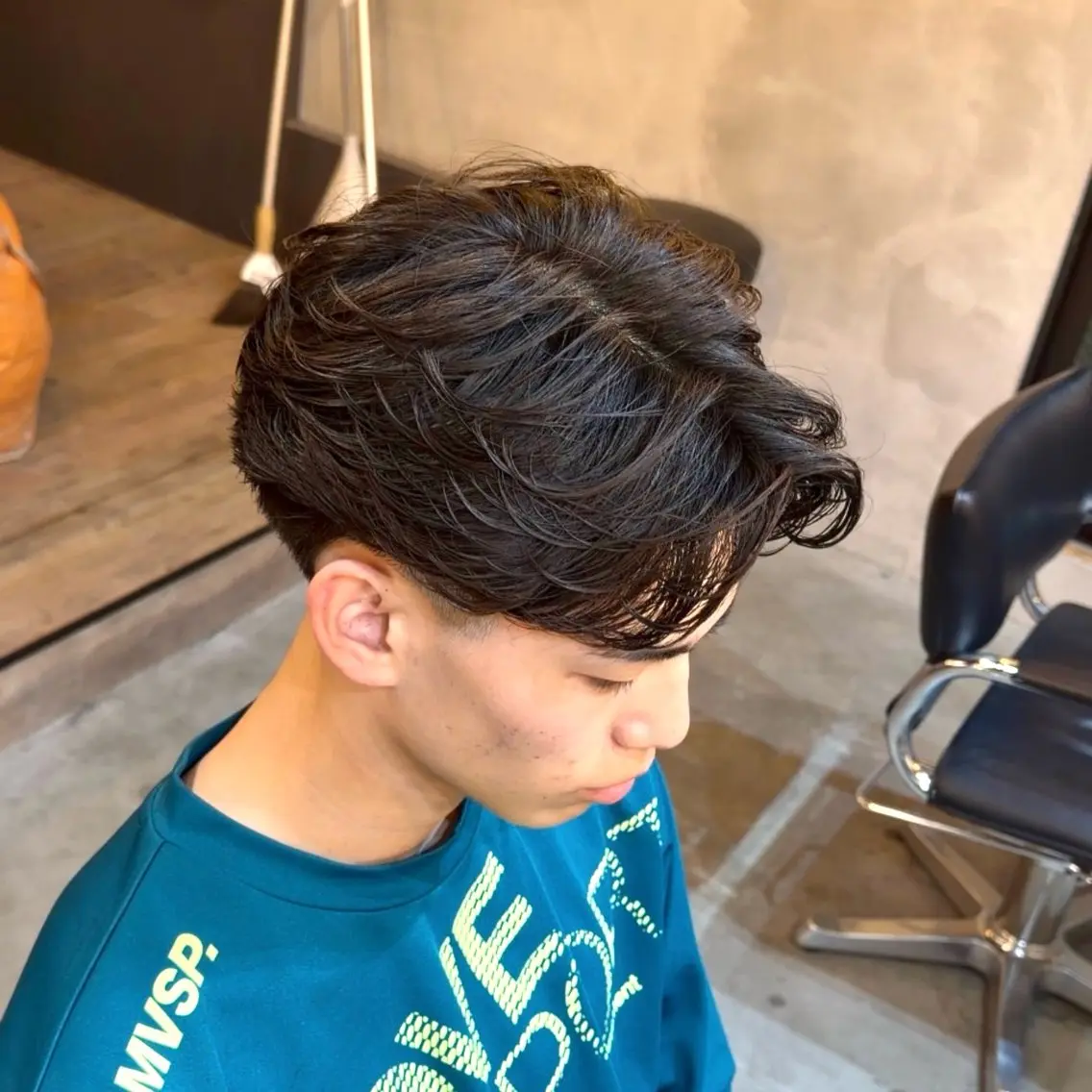 パーマ メンズ センターパート フェザーパーマ メンズ韓国風 メンズパーマ メンズウルフカット カット トリートメント Men‘ssalon NEO町田店のヘアスタイル