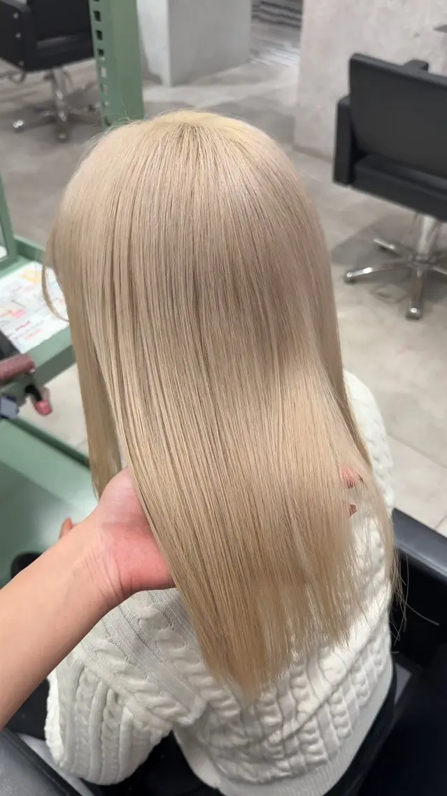 セミロング カラー ベージュカラー ブロンド ブロンドベージュ ヘアカラー トリートメント 梅田/似合 わせ艶ハイトーン💘のヘアスタイル