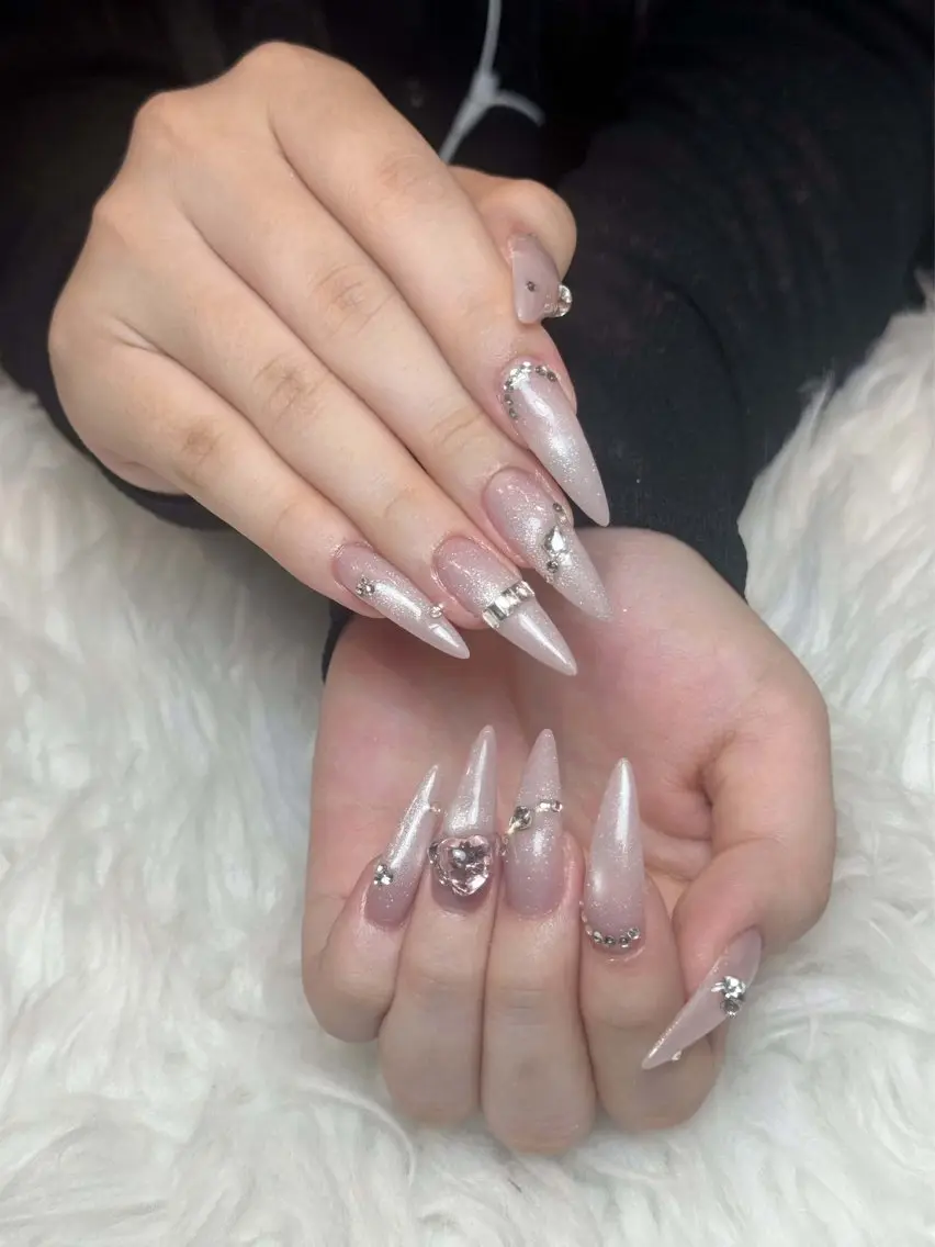 ネイル チークネイル ドット フレンチネイル グラデーション ハート ハンドネイル Eli Eli 新宿のネイルデザイン