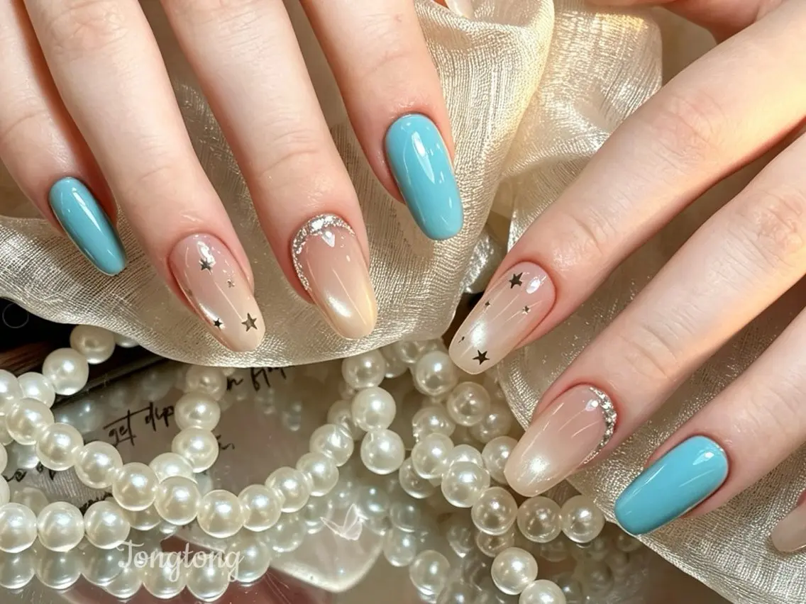 ネイル ブルー キラキラネイル ハンドネイル Tongtong Nail Salonのネイルデザイン
