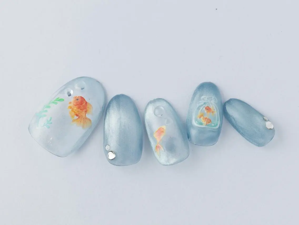 ショート Tiary🤍 Sachikaのネイルデザイン