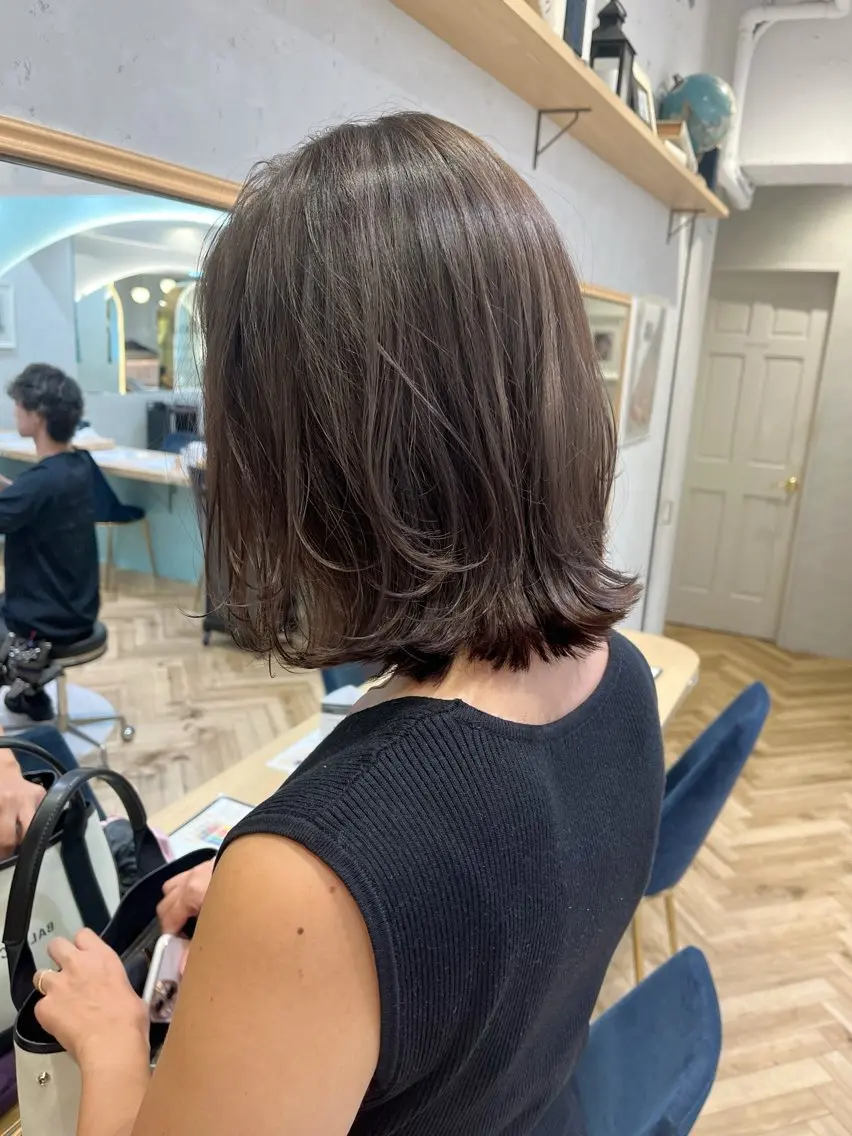 ミディアム カラー アッシュ ブラウンカラー 透明感カラー カット ヘアカラー トリートメント 透明感カラー│ レイヤーヘア中居美樹のヘアスタイル