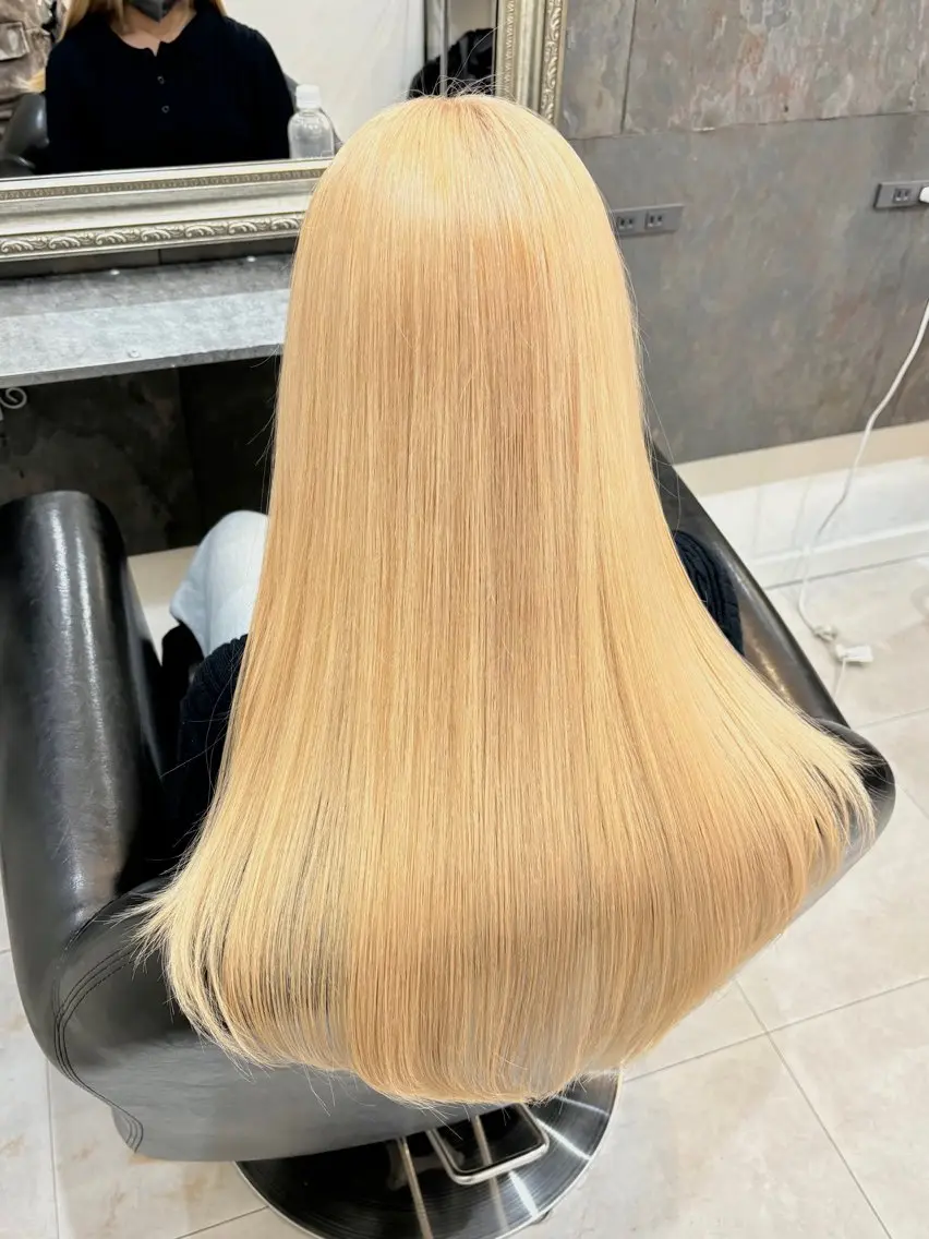 ダメージ最小限🦄人気No.3👑ケアブリーチ2回+透明感カラー+似合わせカット+バイカルテ5stepトリートメントの写真