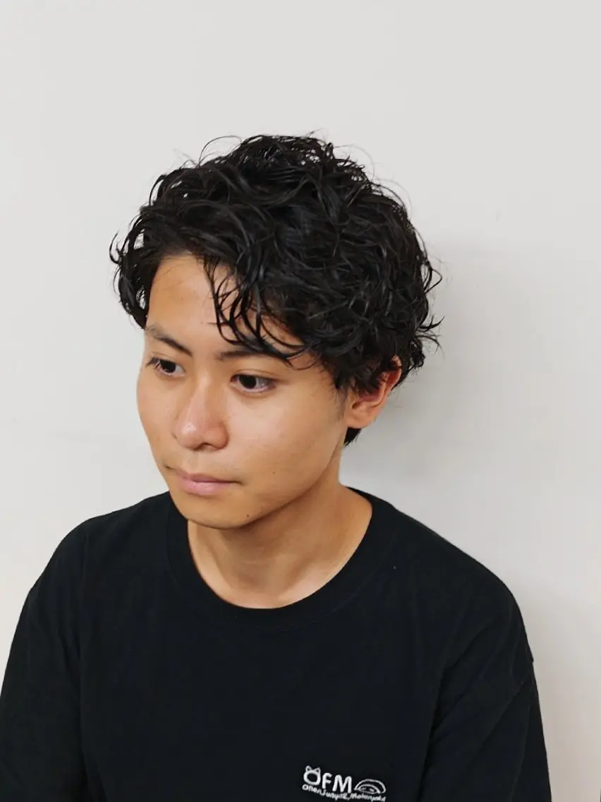 メンズ パーマ メンズブリーチ フェザーパーマ メンズハイライト メンズパーマ ツイストスパイラルパーマ カット パーマ トリートメント 怪我の為1ヶ月程 お休みします🙇のヘアスタイル