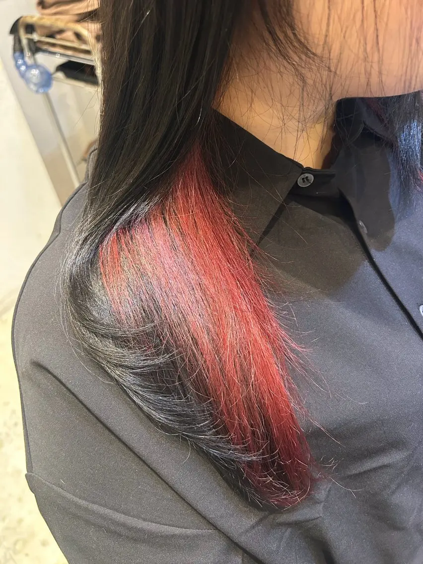 カラー ブリーチ インナーカラー レッドカラー ヘアカラー 🫧MOMO おおたかの森🎀のヘアスタイル