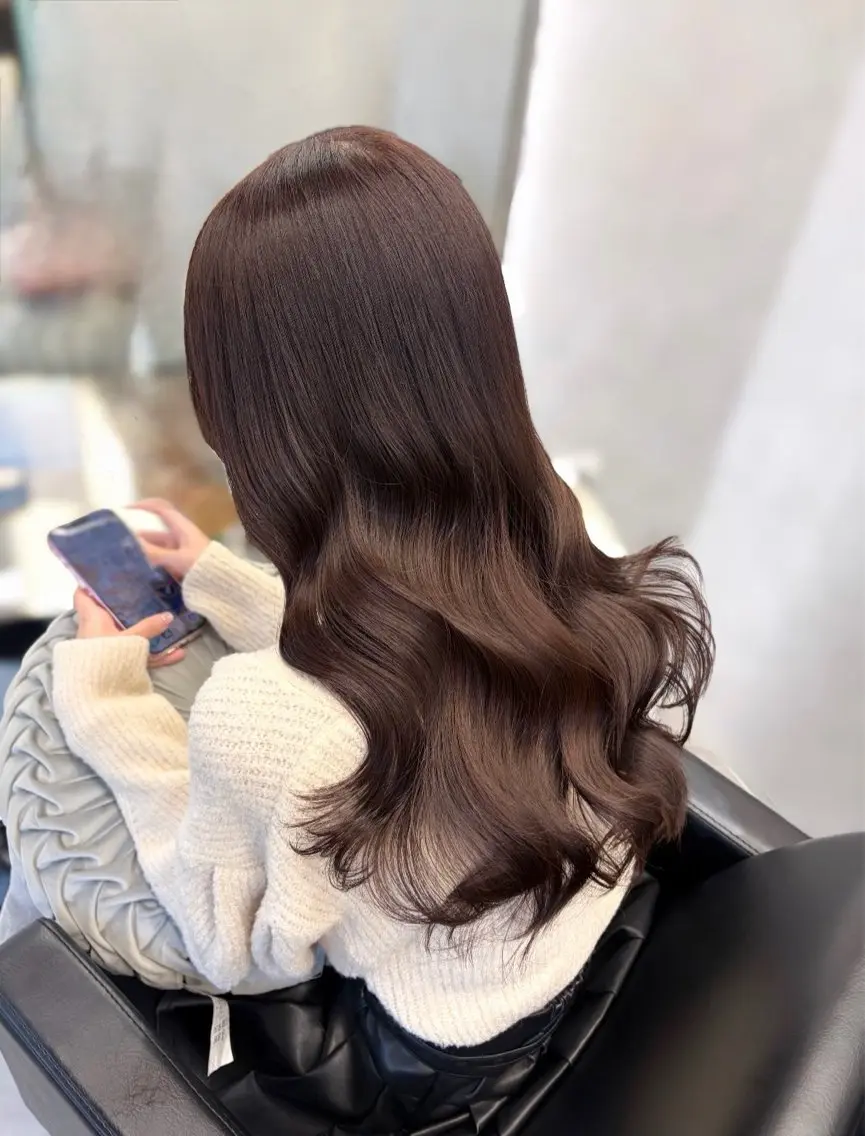 ロング ヘアカラー トリートメント 透明感上品カラー 美白ショコラカラーのヘアスタイル
