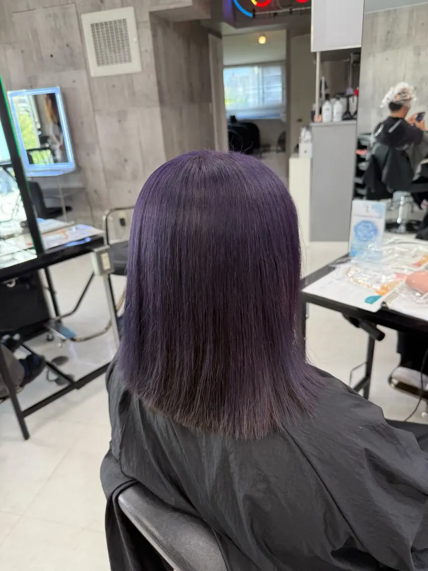 ミディアム カラー メンズ メンズバレイヤージュ メンズブリーチ メンズハイライト メンズハイトーン メンズインナーカラー ヘアカラー トリートメント ☁️かずき☁️青.紫 推し活カラー🌈のヘアスタイル