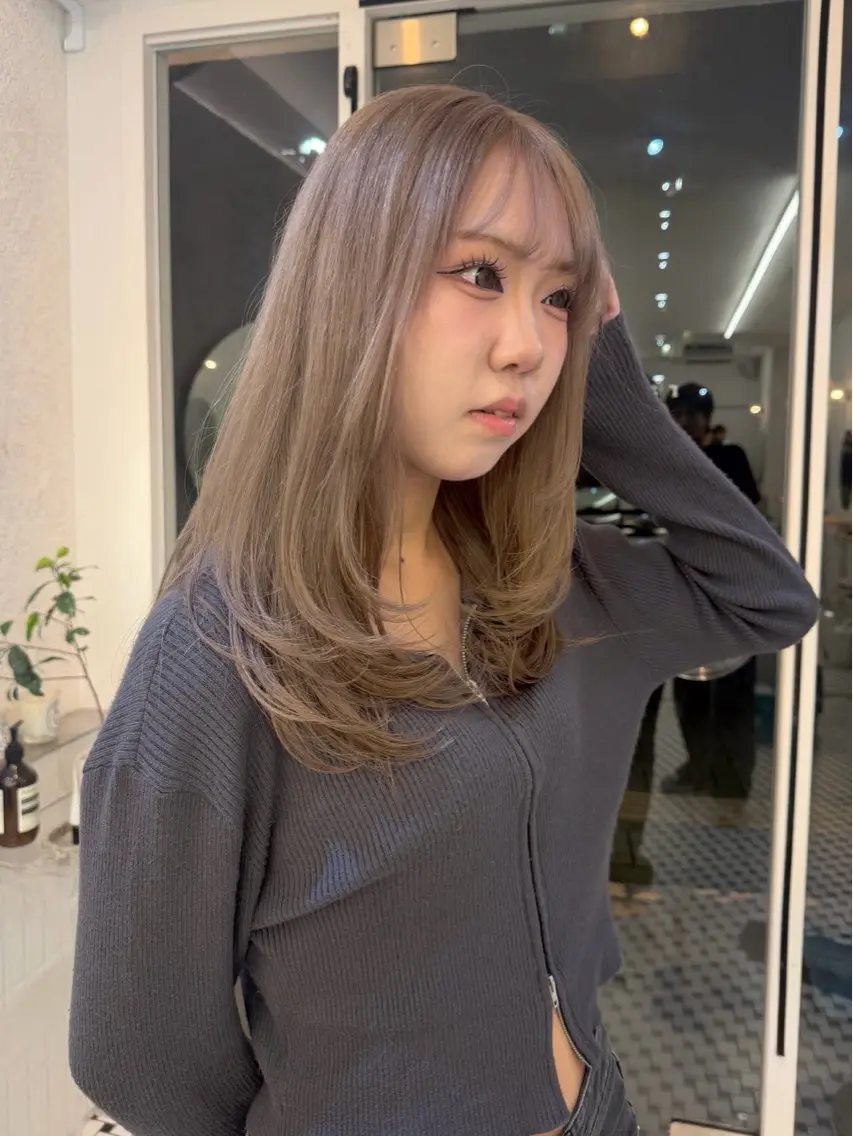 ミディアム カラー ベージュカラー ブリーチ ミルクティーベージュ カット ヘアカラー 透明感ベージュ/ レイヤー/ 髙橋一哉のヘアスタイル