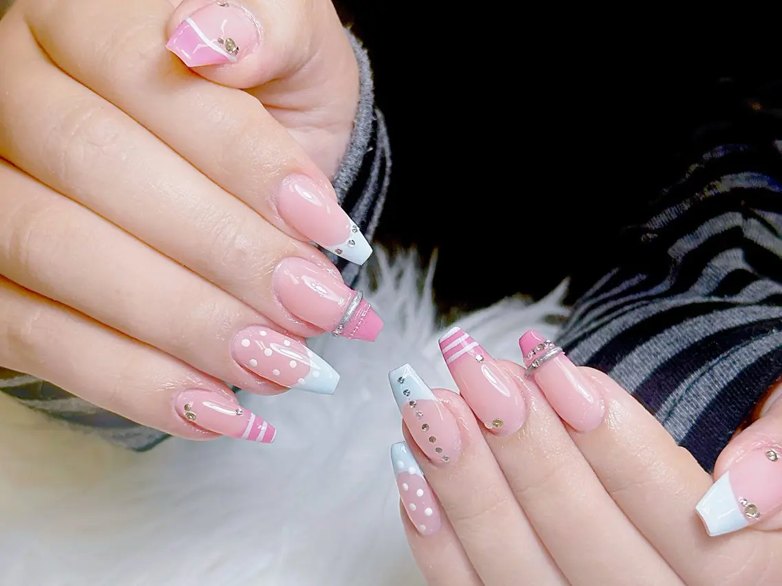 ネイル チークネイル 長さ出し フラッシュネイル フレンチネイル グラデーション ハンドネイル AN NAIL 高田馬場のネイルデザイン