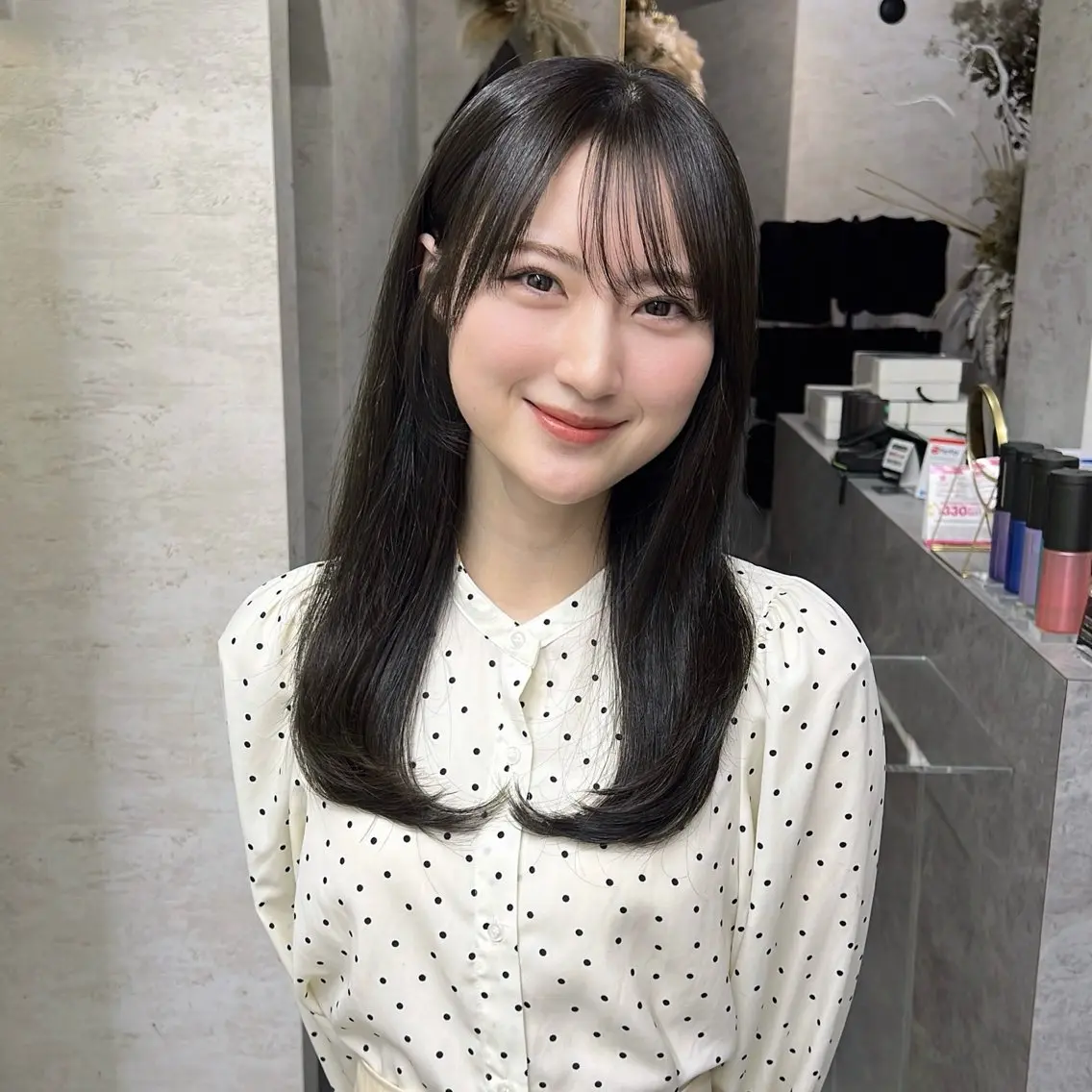 ロング カラー ベージュカラー 透明感カラー オリーブベージュ 顔周りカット カット 縮毛矯正 トリートメント 縮毛矯正/レイヤー カットtomonaのヘアスタイル
