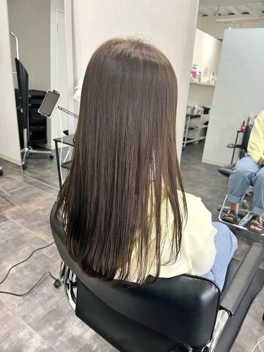 ロング カラー ベージュカラー オリーブベージュ カット ヘアカラー FERIA あべの yumeho🍭のヘアスタイル