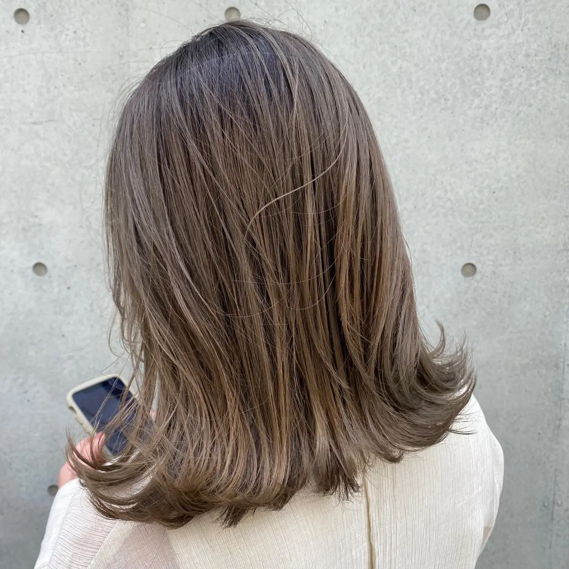ミディアム ミディアムレイヤー ハイライト 髪質改善 韓国風ヘア レイヤーカット カット ヘアカラー トリートメント 透け感×顔まわり デザイン✂︎吉田のヘアスタイル