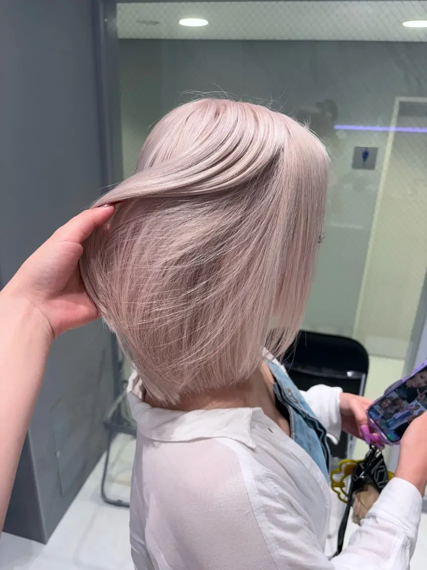 ミディアム カラー ベージュカラー ブリーチ ケアブリーチ デザインカラー ダブルカラー カット ヘアカラー トリートメント NANA🦖 ハイトーンデザインのヘアスタイル